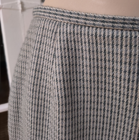Sage Herringbone Wool Skirt Size 8 by Braemar - Picture 2 of 5